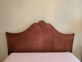 Cama clásica madera tallada
