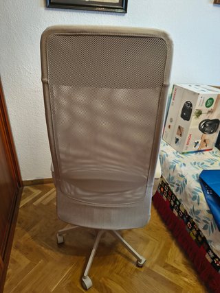 Silla de oficina Ikea gris y blanca