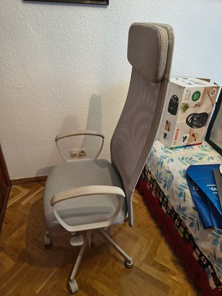 Silla de oficina Ikea gris y blanca