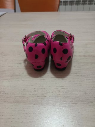 Zapatos flamencos rosas lunares