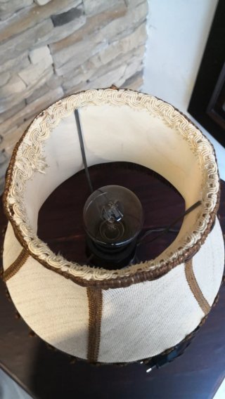 Lámpara de mesa pequeña