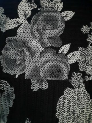 Falda larga floral negra y gris