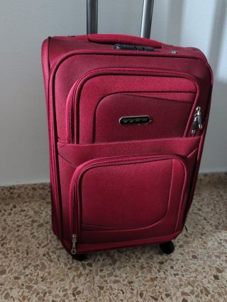 Maleta de viaje roja