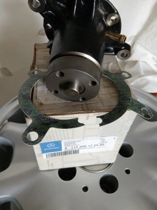 Bomba de agua Mercedes Benz 6 cilindros