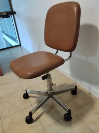 Juego de 2 sillas de piel + 1 silla con ruedas