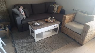 Sillón de rafia beige y marrón