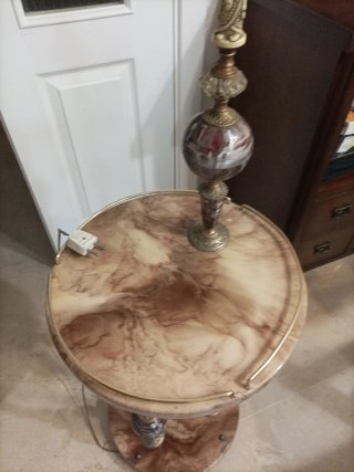Mesa teléfono vintage mármol y metal