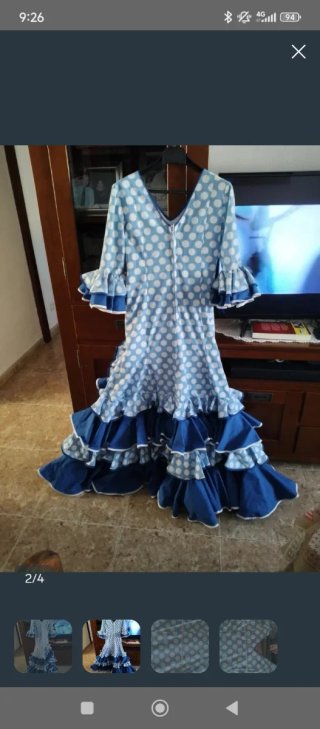 Traje de flamenca azul y blanco
