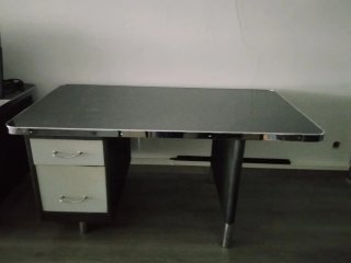 Escritorio oficina metal y madera gris