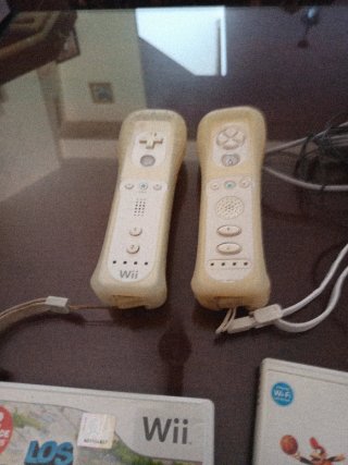 Consola Wii con 5 juegos y 2 mandos