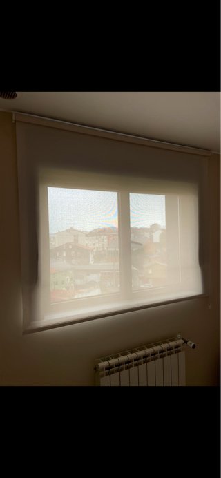Estor enrollable blanco crema