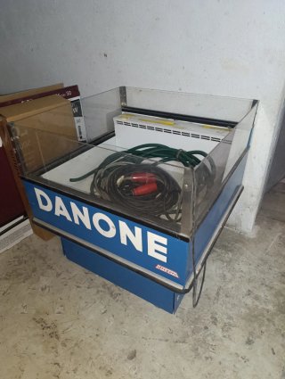 Frigorífico expositor Danone