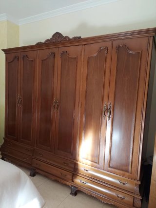 Dormitorio de madera maciza