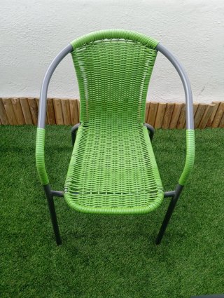 Mesa redonda cristal y 4 sillas verdes