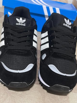 Zapatillas Adidas Negras y Rojas