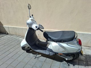 Piaggio Vespa LX 50 Blanca