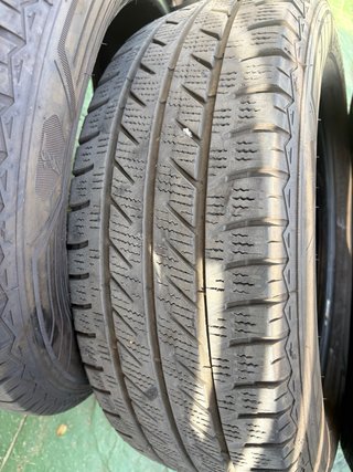 4 Neumáticos Goodyear 235/65/16C 4 Estaciones
