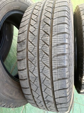 4 Neumáticos Goodyear 235/65/16C 4 Estaciones