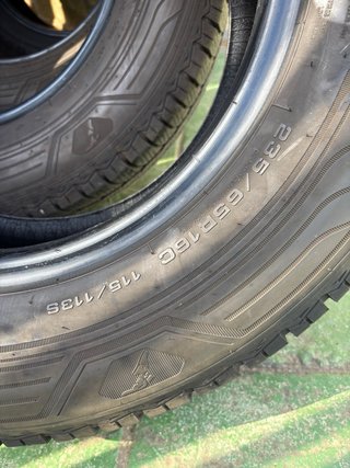 4 Neumáticos Goodyear 235/65/16C 4 Estaciones