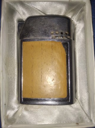 Encendedor antiguo metálico