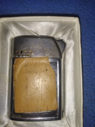 Encendedor antiguo metálico