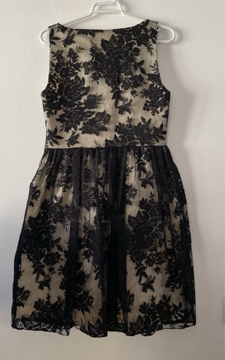 Vestido corto encaje negro y beige