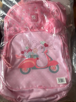 Mochila Moos Rosa con Patinete