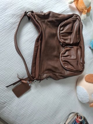 Bolso de piel marrón