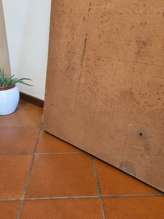 Espositore in legno da parete