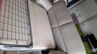 Sofá cama beige de piel