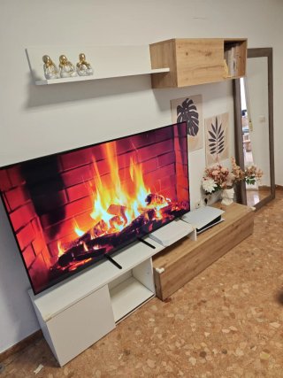 Mueble TV madera y blanco