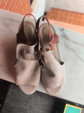 Sandalias Beige y Marrones