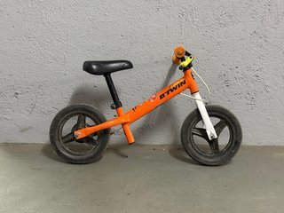 Bicicleta sin pedales B'TWIN naranja