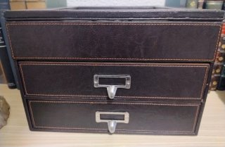 Caja de relojes y joyería de piel y cristal