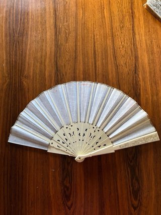 Abanico antiguo pintado hueso calado