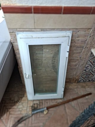 Ventana aluminio pequeña