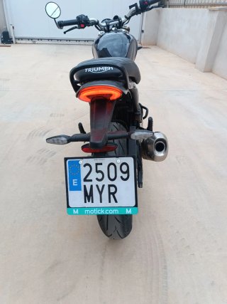 Triumph Speed 400 Negra y Plata