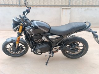 Triumph Speed 400 Negra y Plata