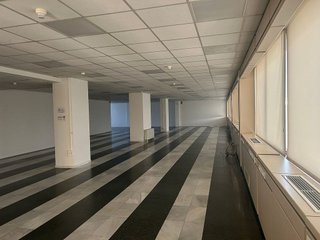 Oficina en alquiler en La Buhaira en Sevilla