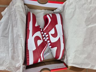 Zapatillas Nike Blancas y Rojas