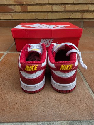 Zapatillas Nike Blancas y Rojas