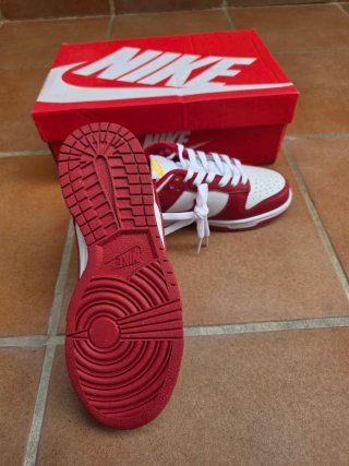 Zapatillas Nike Blancas y Rojas