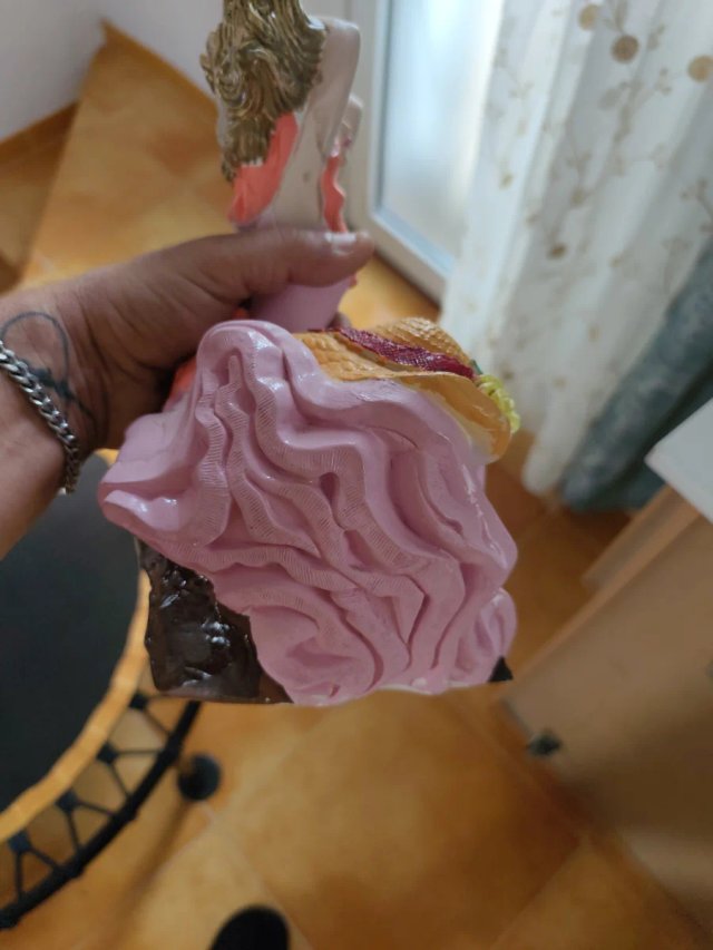 Figura cerámica pintada a mano