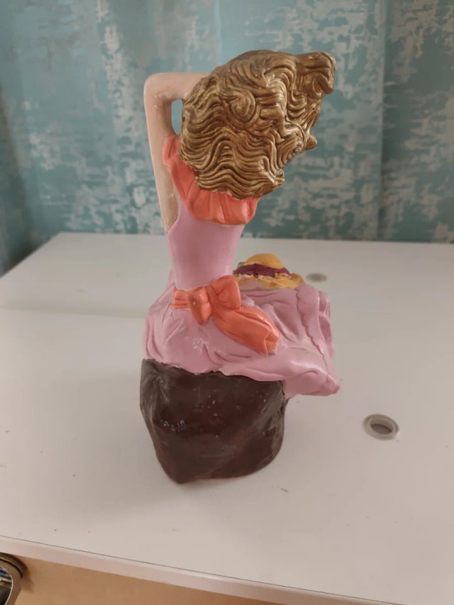 Figura cerámica pintada a mano