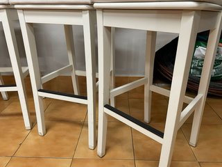 Mesa alta y 4 sillas Ikea con cojines