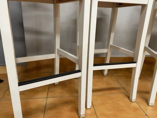 Mesa alta y 4 sillas Ikea con cojines