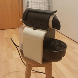 Cafetera Nespresso DeLonghi Blanca y Negra