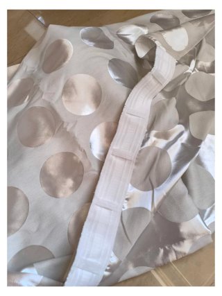 Cortina Satén Jacquard con lunares beige y plata
