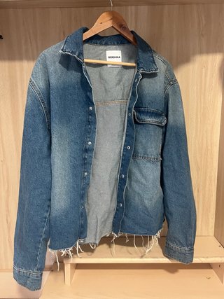 Chaqueta tejana Bershka crop estilo oversize