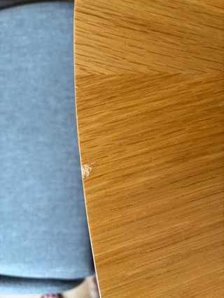 Mesa redonda madera y 4 sillas grises tapizadas